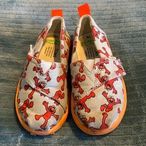 TOMS Elmo themed